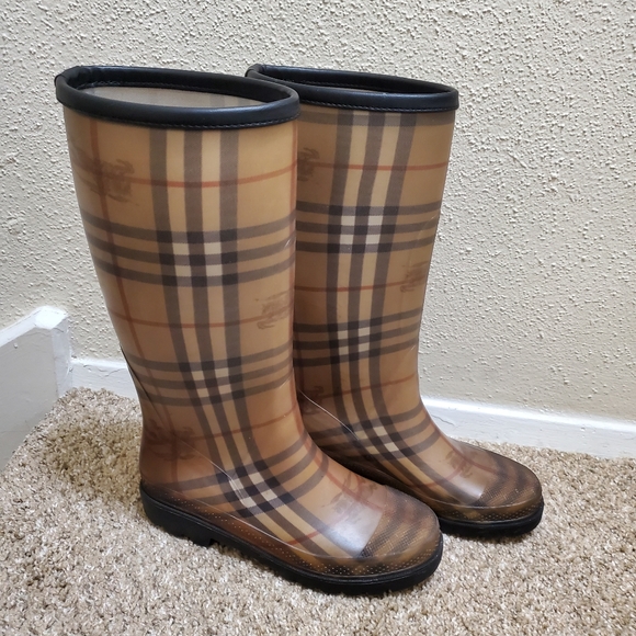 Burberry Rain boots size 7. - Picture 2 of 5